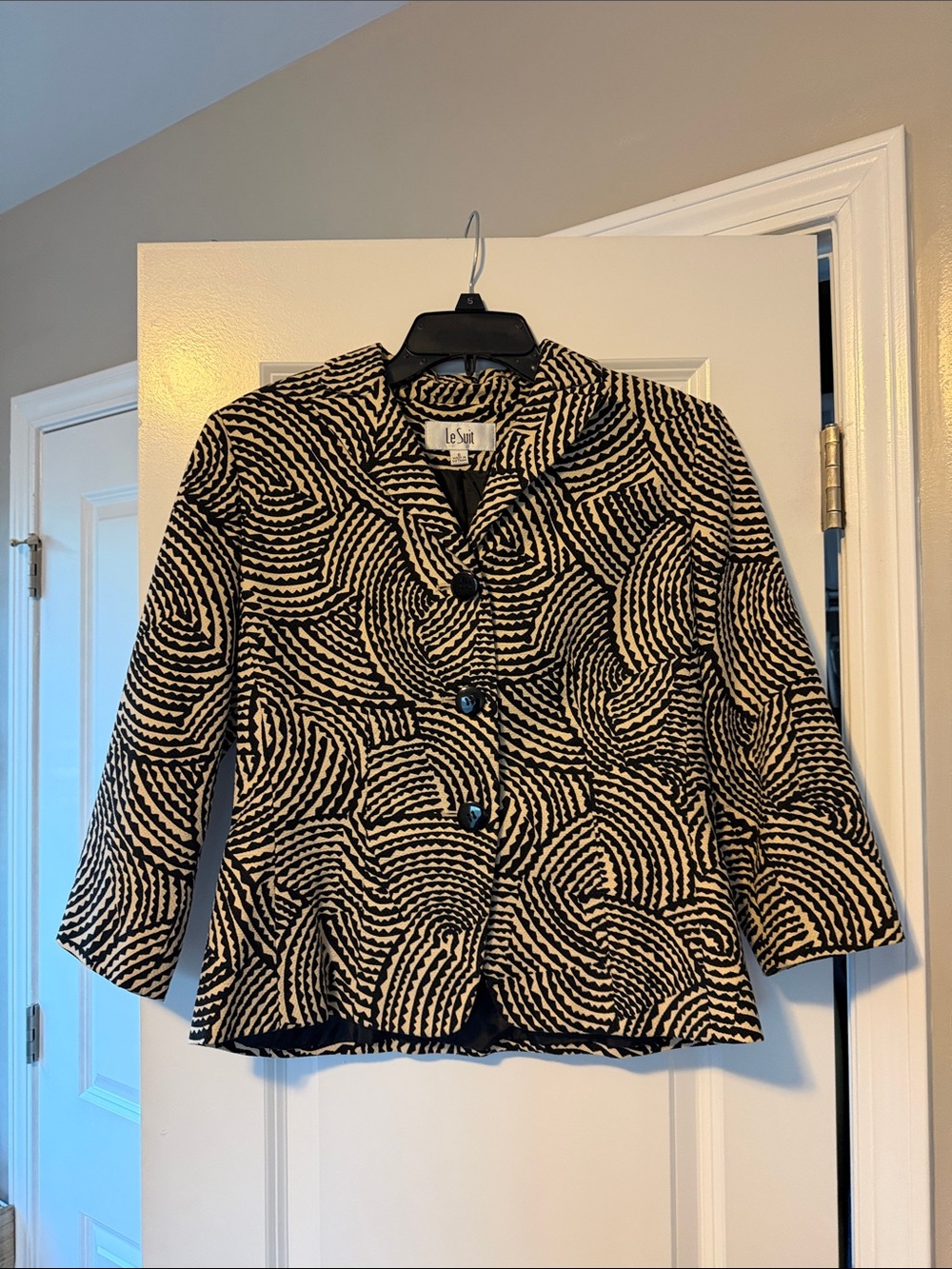 Le Suit Black & White Swirl Print Button Blazer
